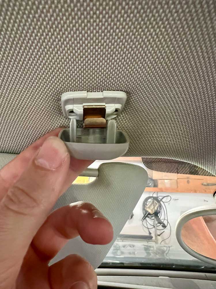 Foto der entfernten Abdeckung vom Sonnenschutz 