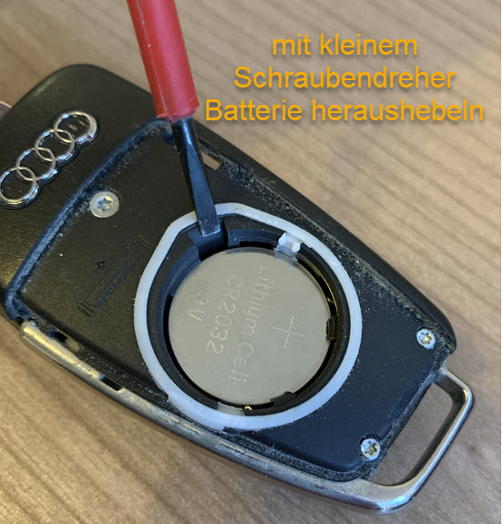 Foto Batterie aus Audi-Schlüssel entfernen