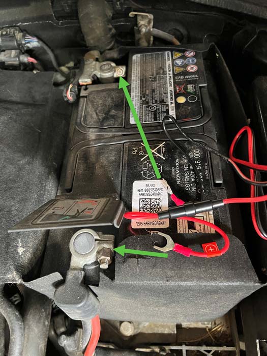 Foto Anschlussklemmen des Marderschreck für Anschluss an Autobatterie